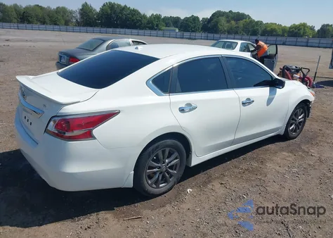2015 Nissan Altima 2.5 S z USA, uszkodzony, nr VIN 1N4AL3AP9FC422399